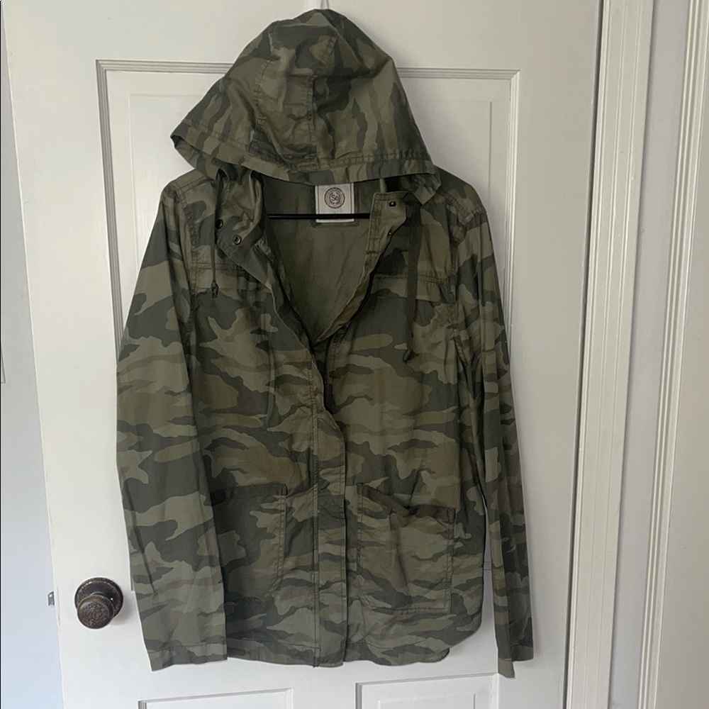 Green Camouflage Hooded Jacket women’s Large
